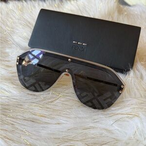 Fendi Elegant Black Sunglasses